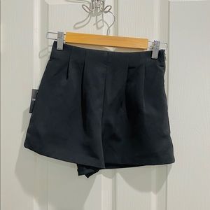 Forever 21 high waisted pleated short shorts